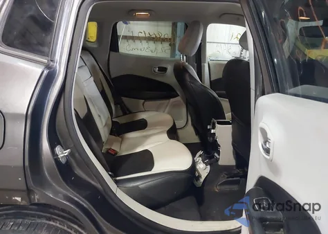 2019 Jeep Compass Limited 4X4 from USA, damaged, VIN 3C4NJDCB3KT639566